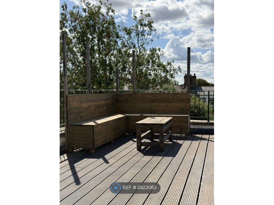 Property photo 3 of 25 Bench