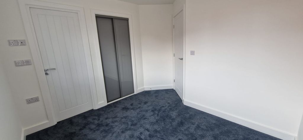 Property photo 3 of 6 Bedroom 1