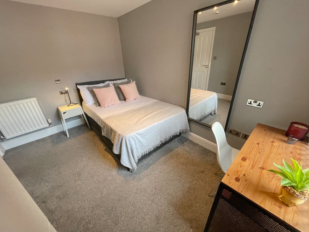 Property photo 2 of 3 63 Halsbury6