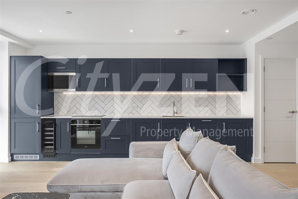 Property photo 2 of 45 Reception/Kitchen