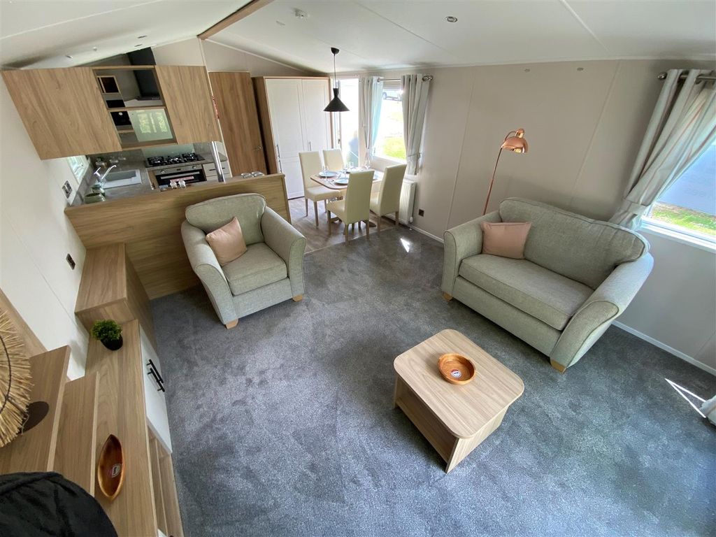Property photo 3 of 6 Manor 5.Jpg