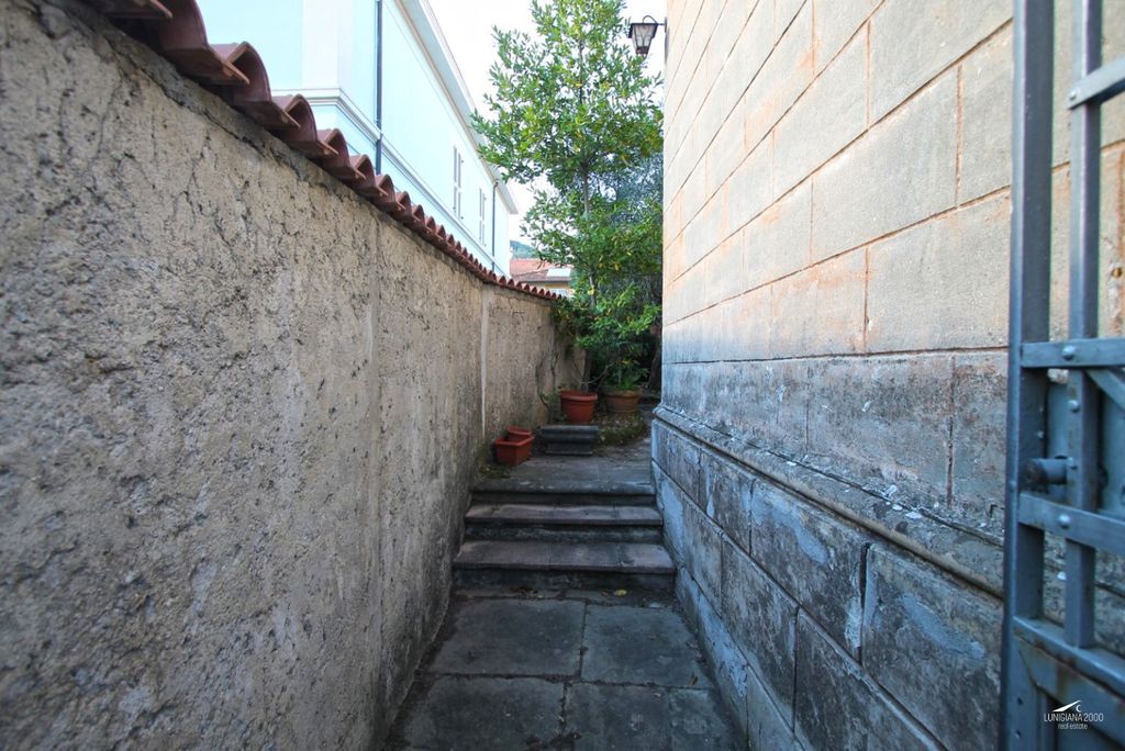Property photo 3 of 27