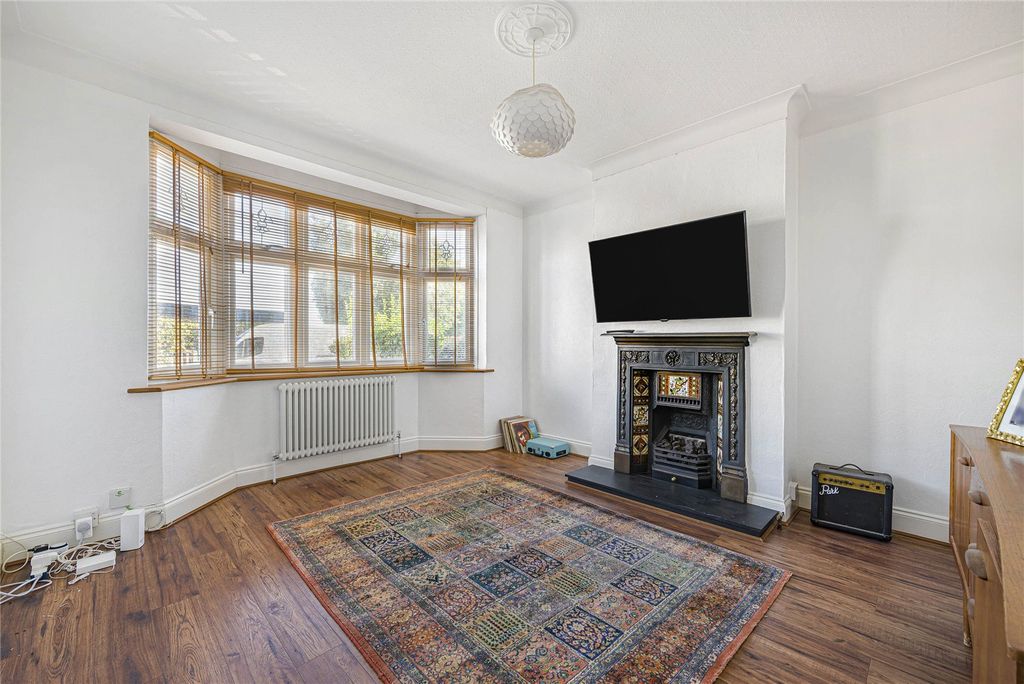 Property photo 2 of 33 Picture No. 05