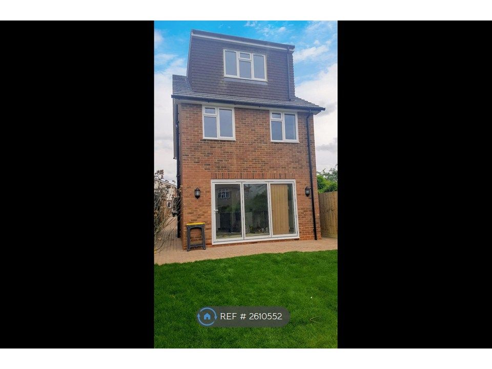 Property photo 2 of 11 Rear
