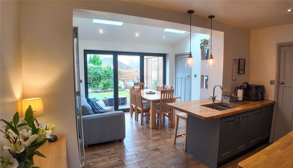 Property photo 1 of 37 Picture No. 08