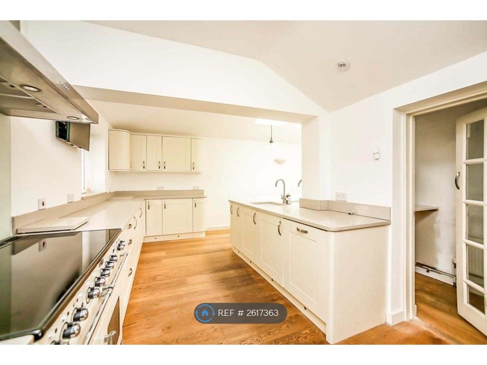 Property photo 1 of 9 Kitchen