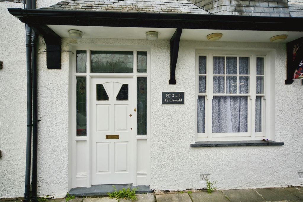 Property photo 2 of 36