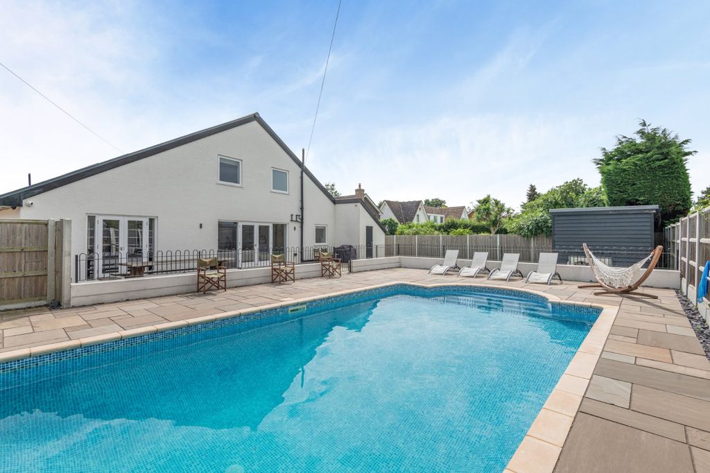 Property photo 2 of 21 Swimming Pool