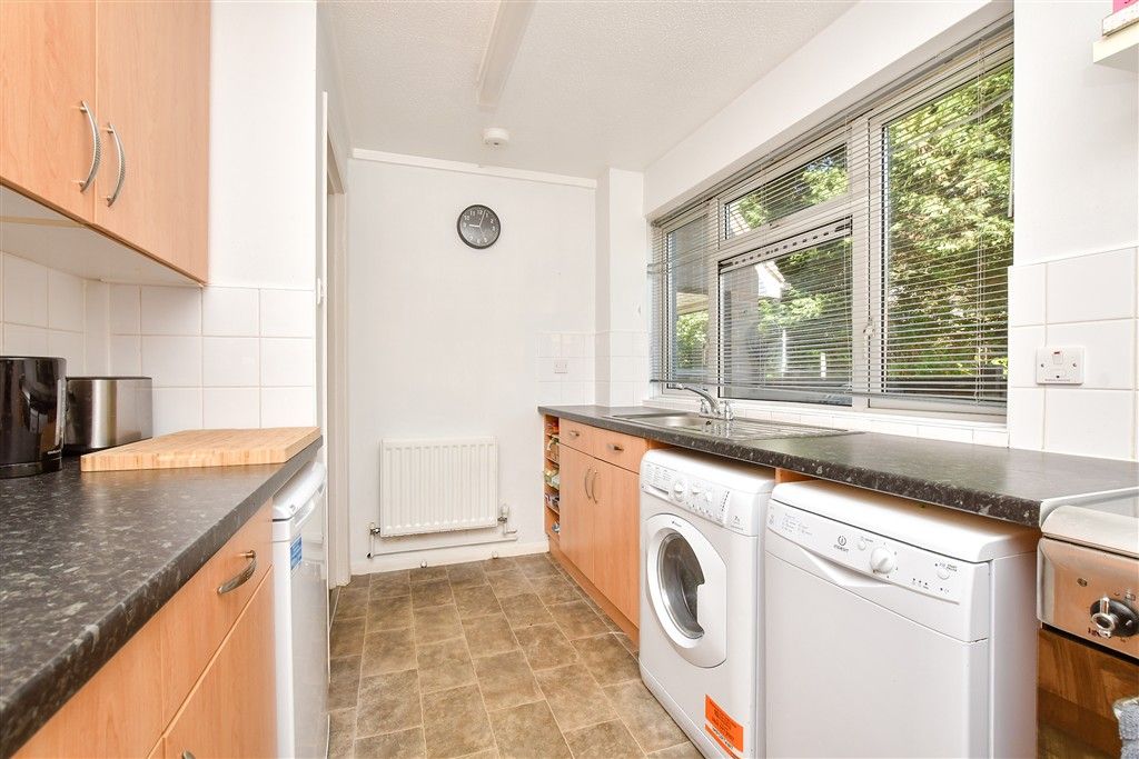 Property photo 3 of 8 Kitchen