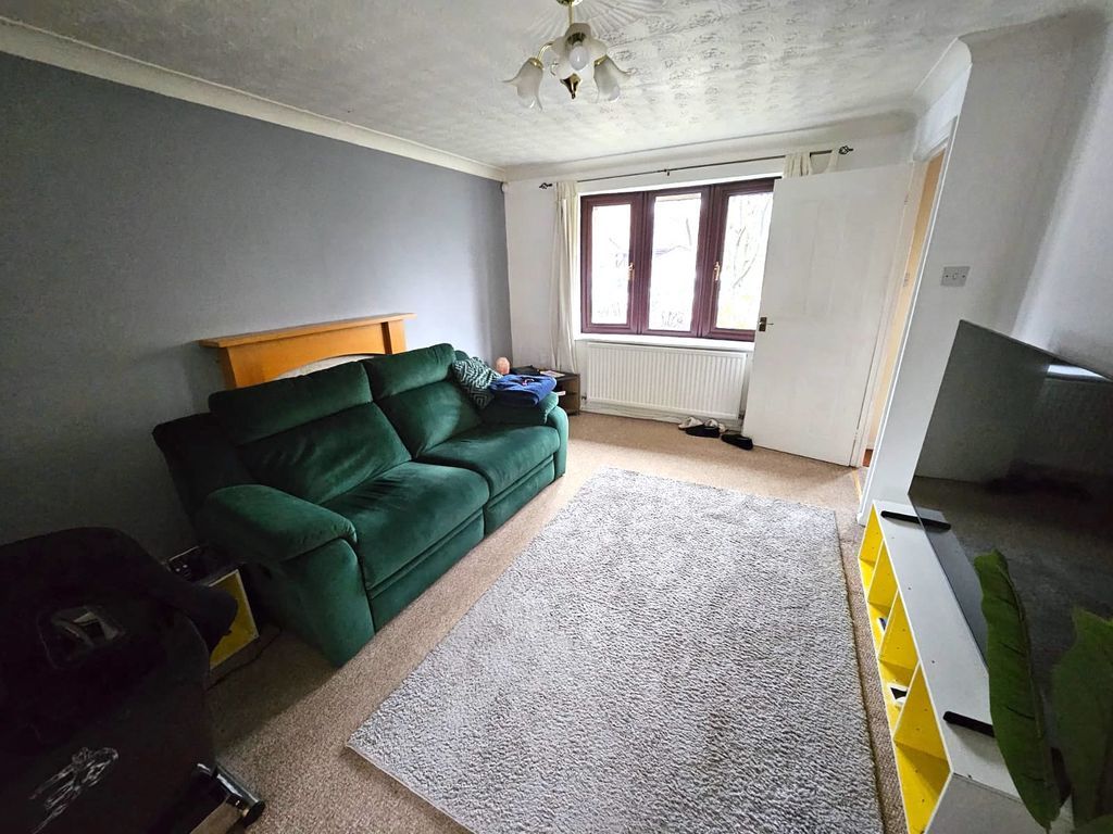 Property photo 3 of 12 Photo 4