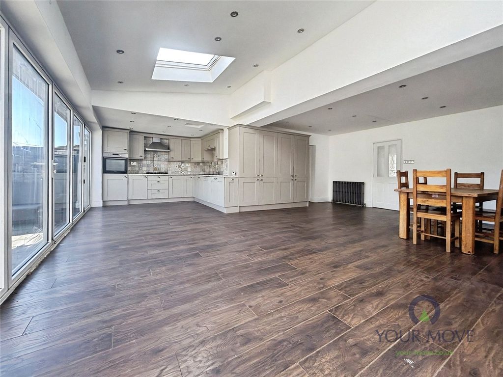 Property photo 2 of 17 Picture No. 13