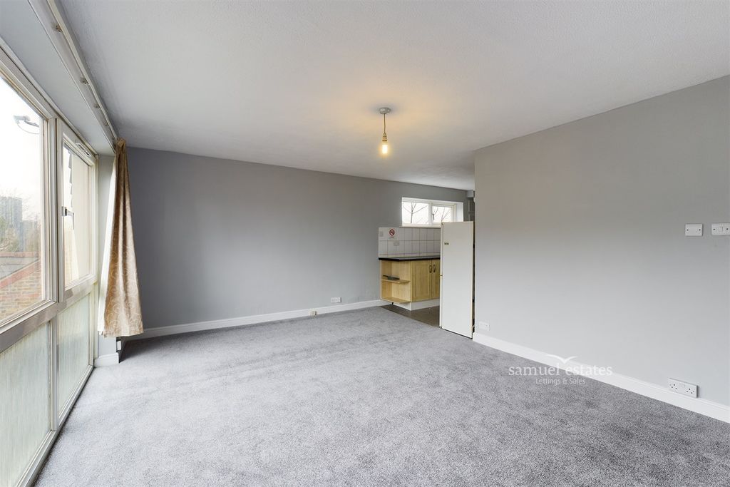 Property photo 3 of 9 Living Room