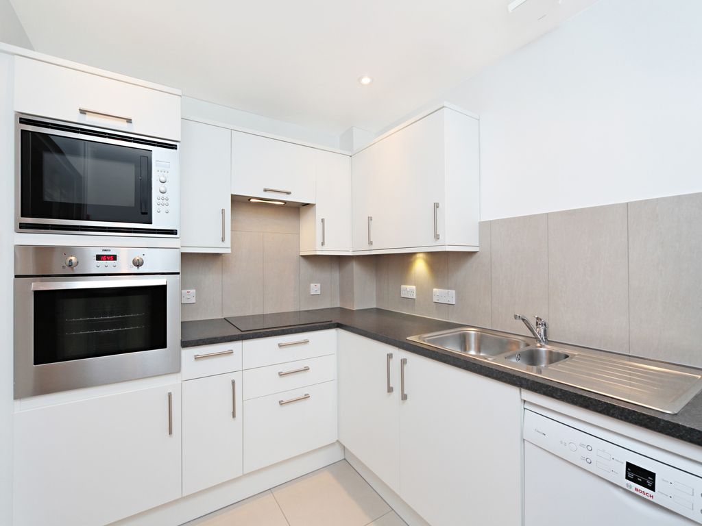 Property photo 2 of 11 Kitchen