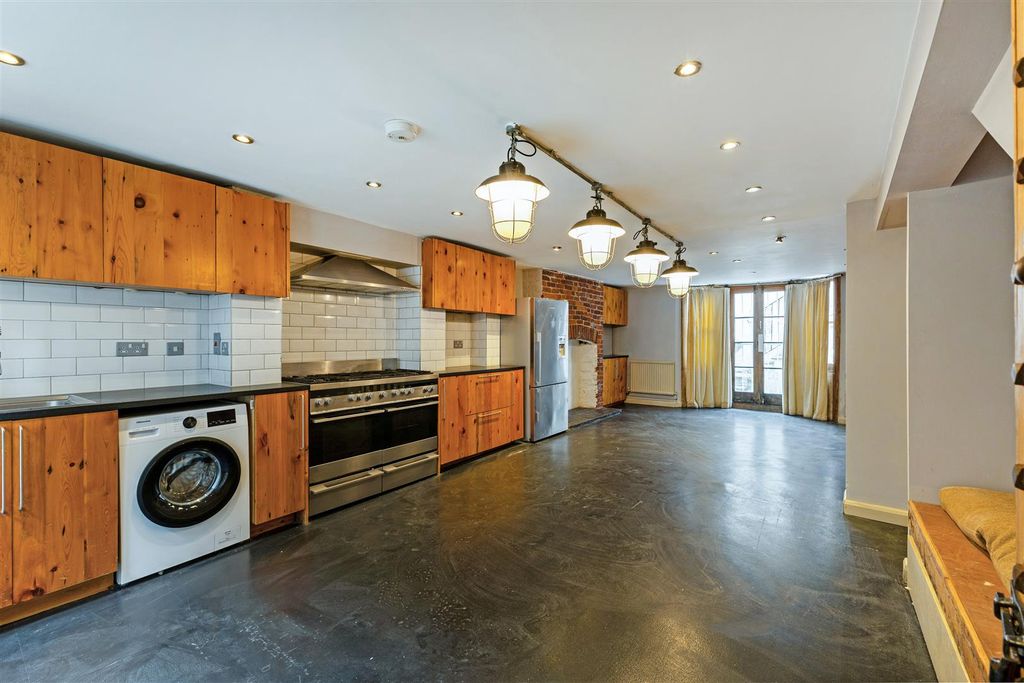 Property photo 3 of 25 89550_3 Sillwood Road  (9).Jpg
