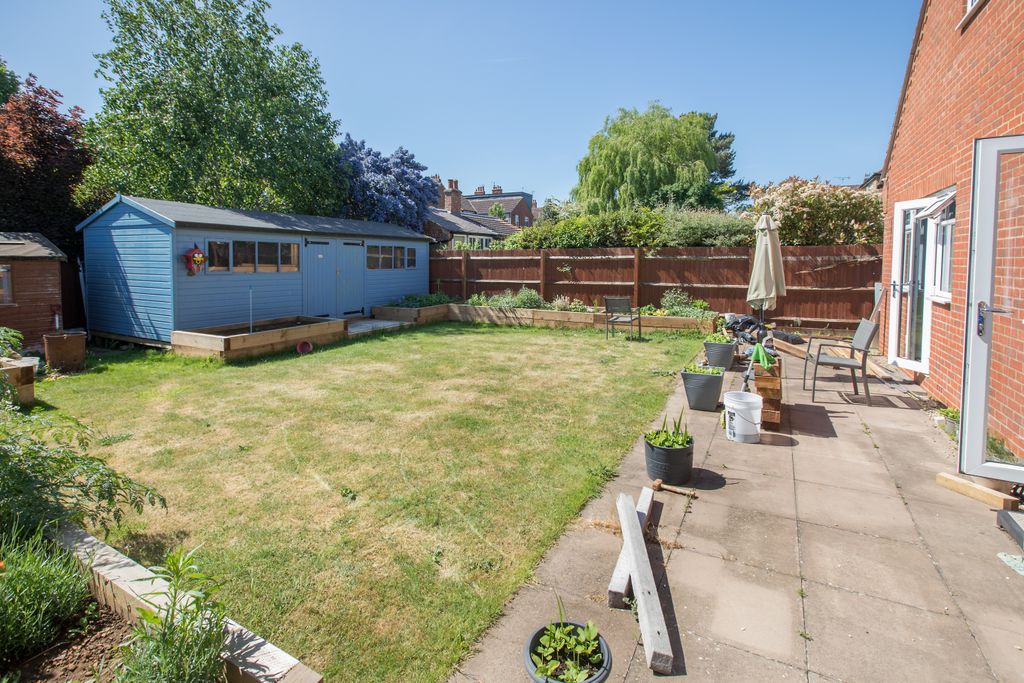 Property photo 2 of 21