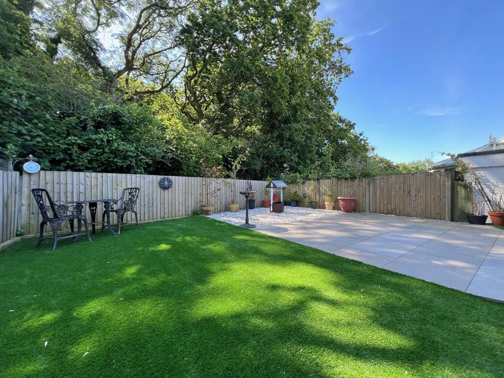 Property photo 3 of 28