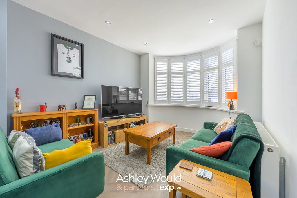 Property photo 2 of 17