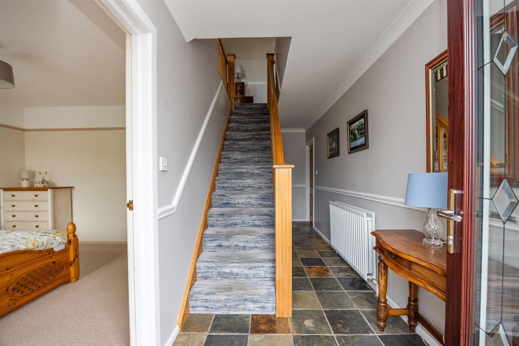 Property photo 2 of 31 18 Forge Hill 21.Jpg