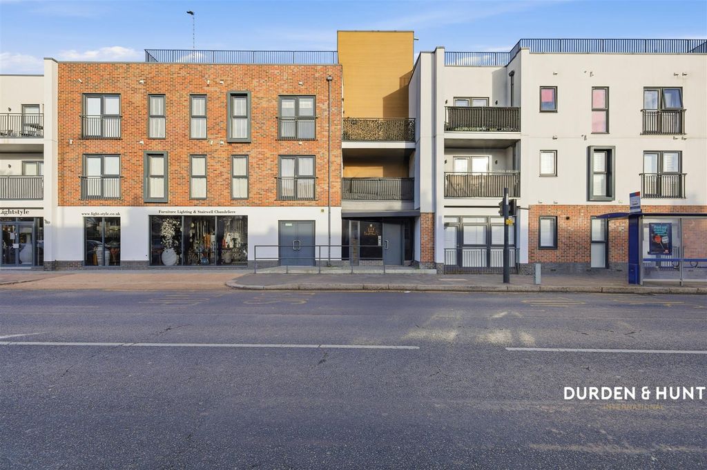 Property photo 1 of 18 London Road