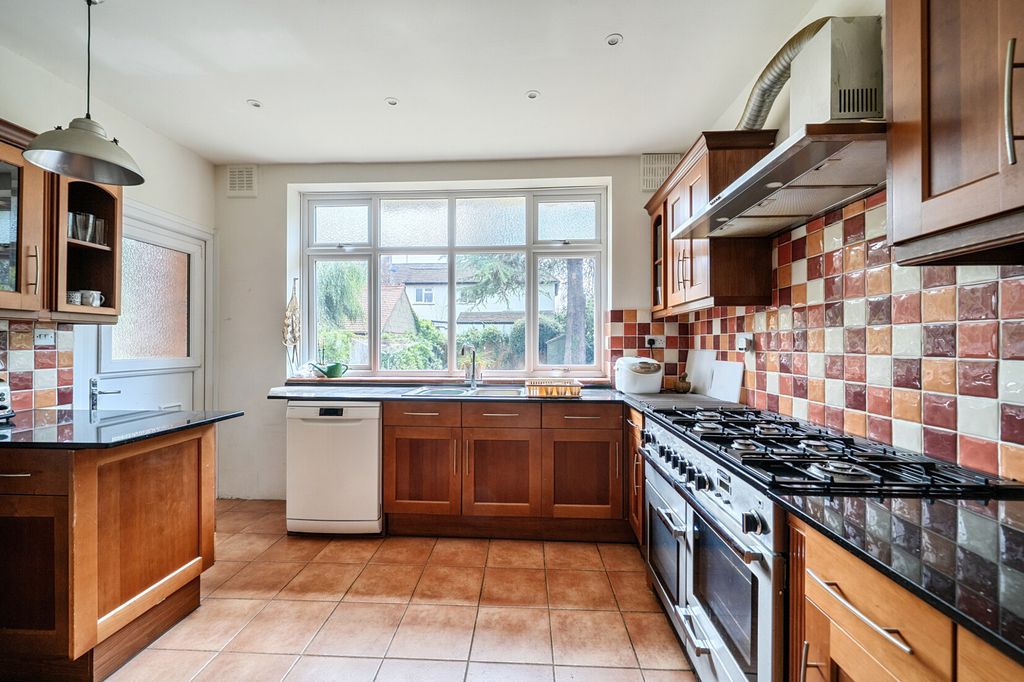 Property photo 2 of 18 Kitchen