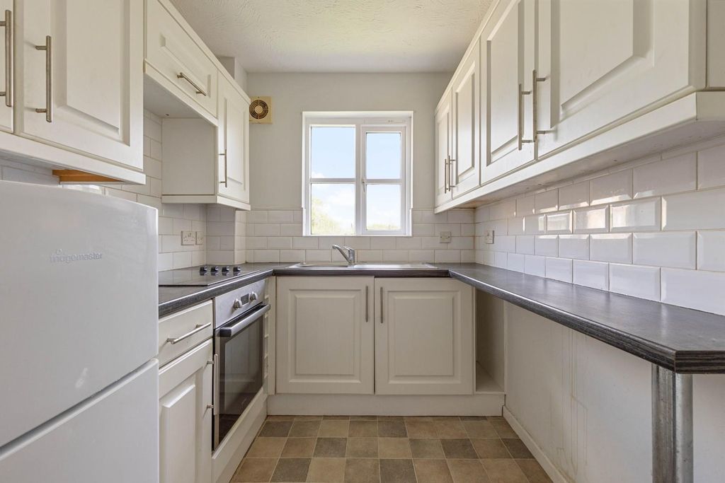 Property photo 3 of 12 27 Lyric Mews, Se26 -  9.Jpg