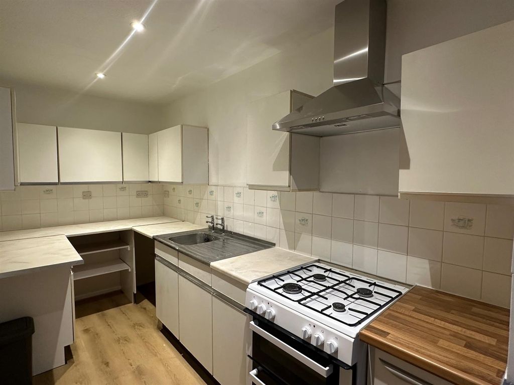 Property photo 2 of 8 Kitchen.Jpg