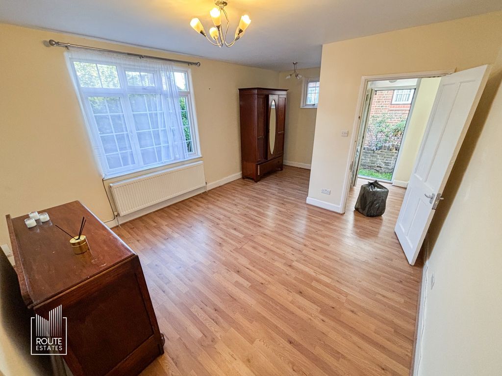 Property photo 1 of 14 Photo 10