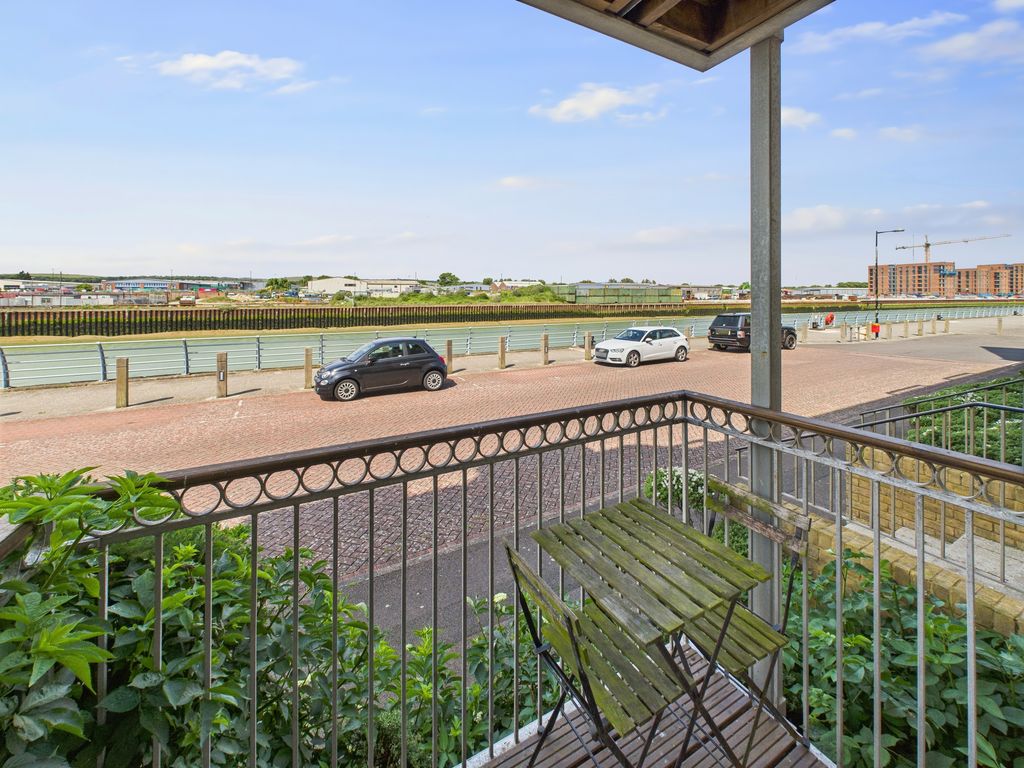 Property photo 2 of 7 Balcony