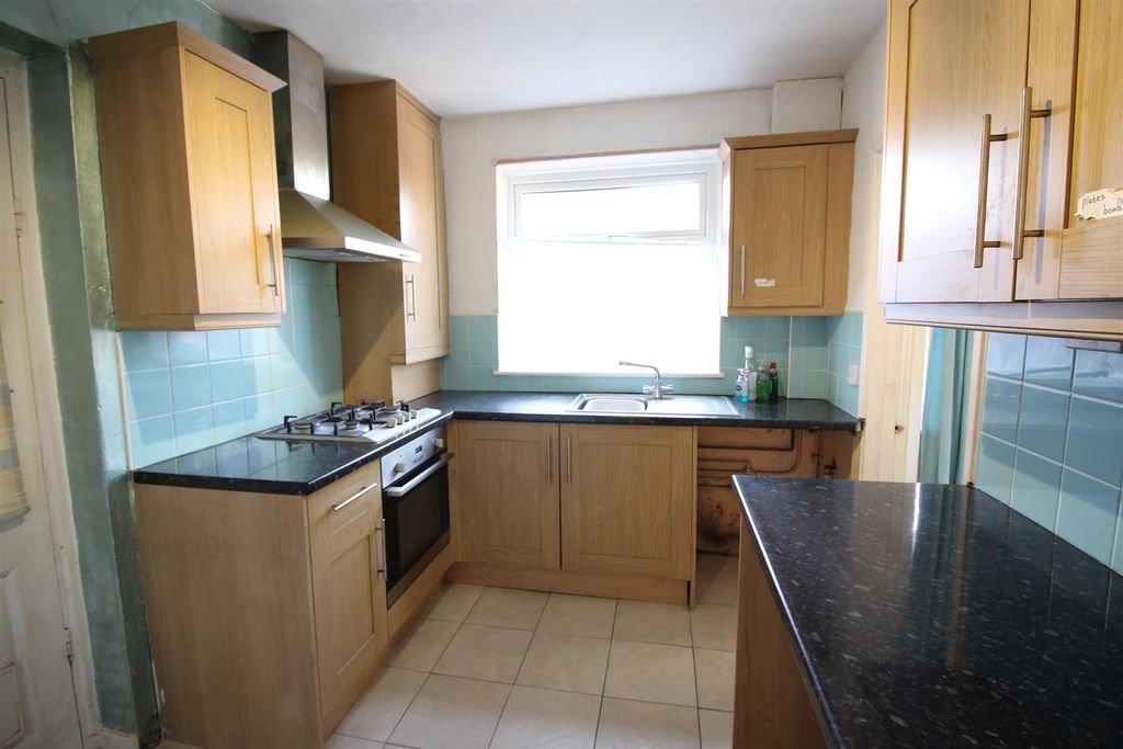 Property photo 3 of 9 Kitchen