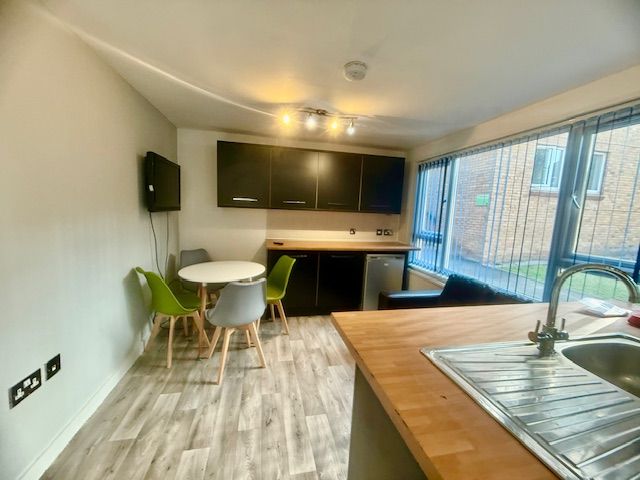 Property photo 1 of 9 Open-Plan Living!