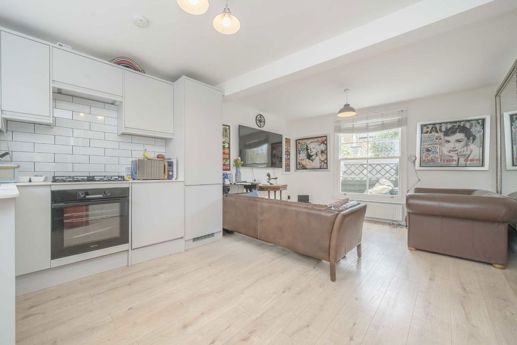 Property photo 2 of 7