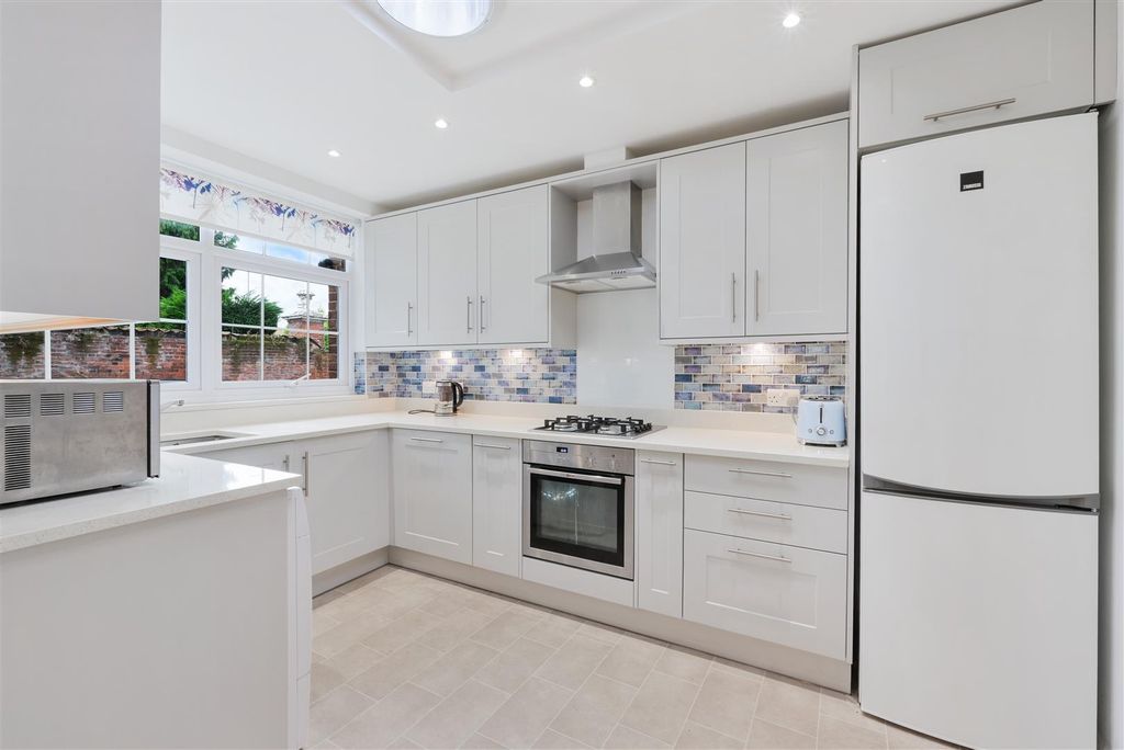 Property photo 3 of 19 Dorking Road (16).Jpg