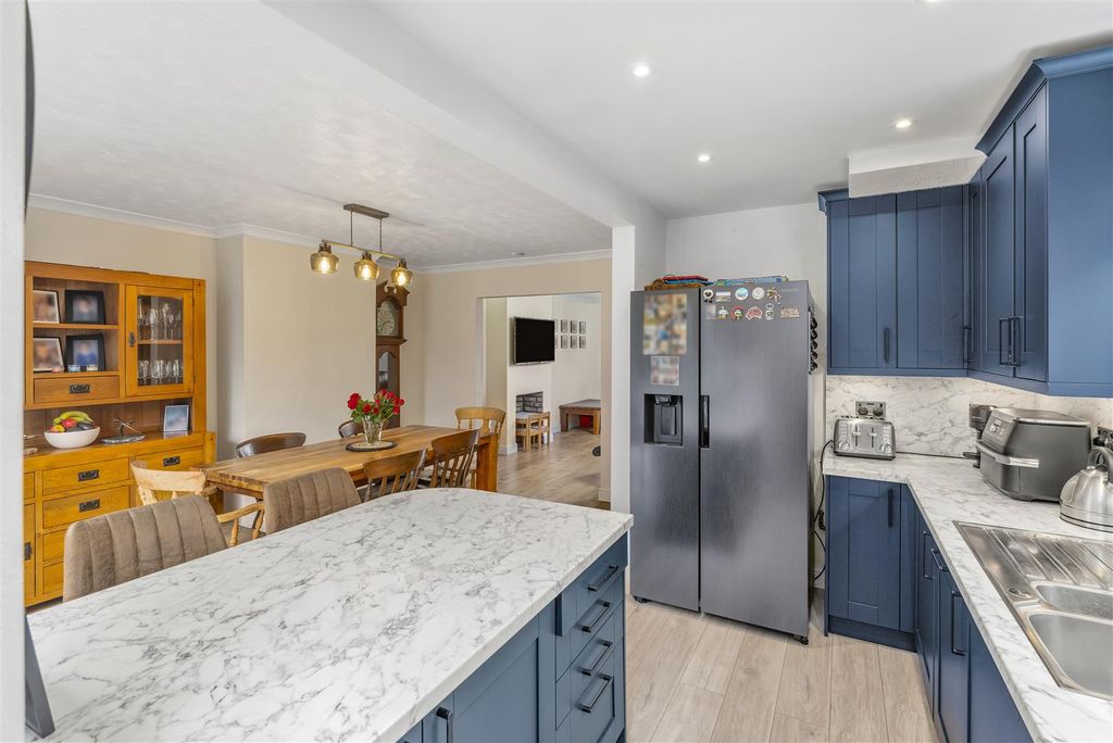 Property photo 3 of 19 105 Sinclair Avenue, Banbury-9.Jpg