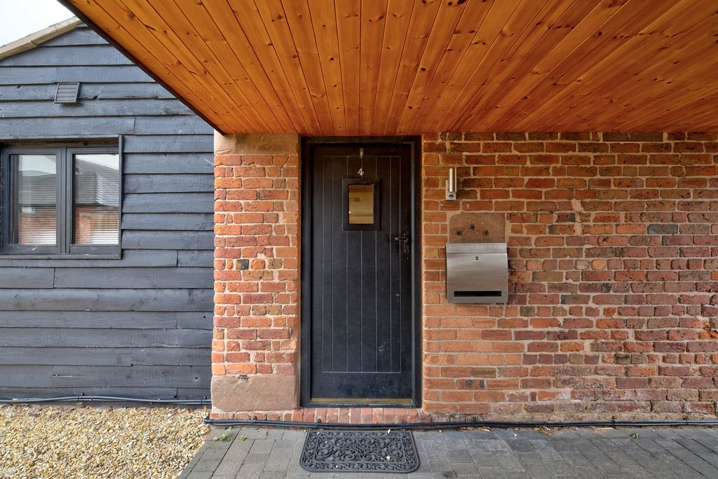 Property photo 2 of 39