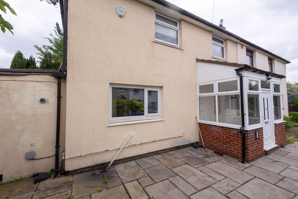 Property photo 2 of 31