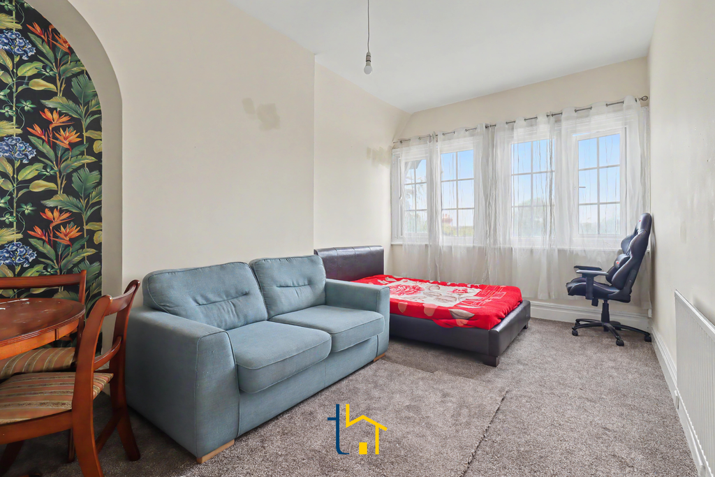 Property photo 2 of 6