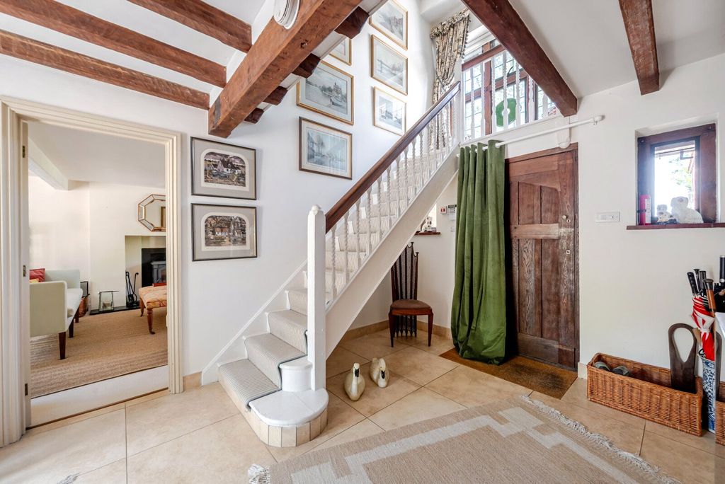 Property photo 2 of 16 Entrance Hall
