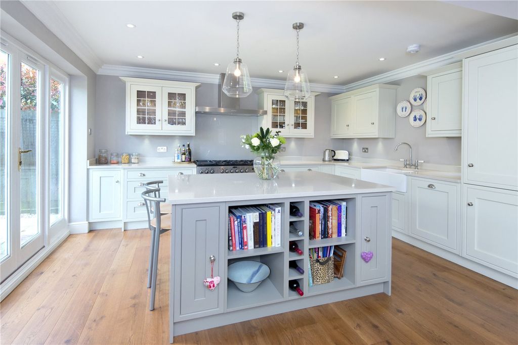 Property photo 3 of 9 Kitchen