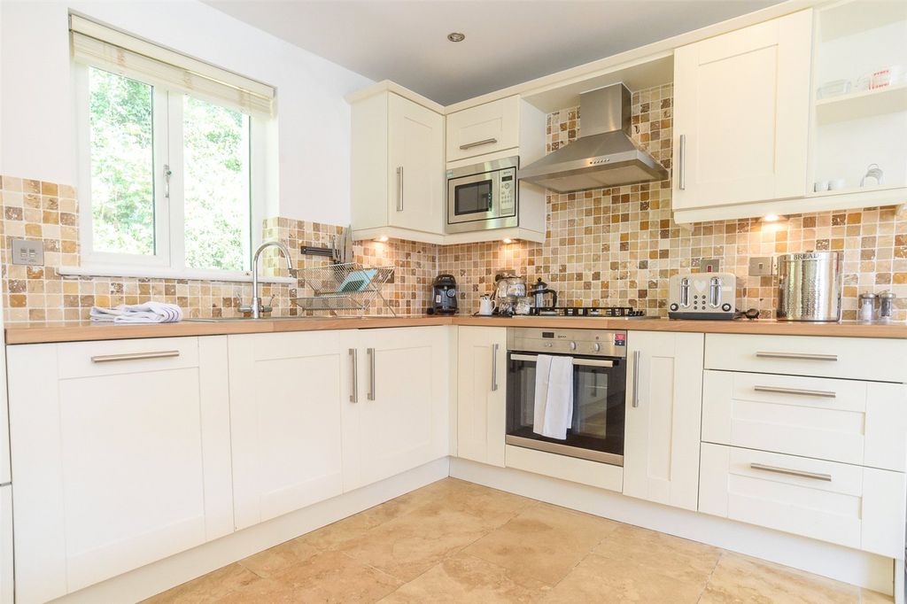 Property photo 2 of 32 Picture No. 29