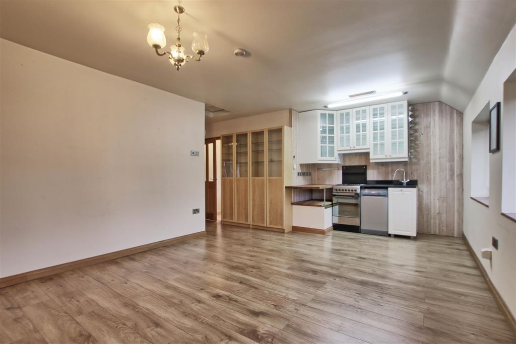 Property photo 3 of 9 Kitchen.Jpg