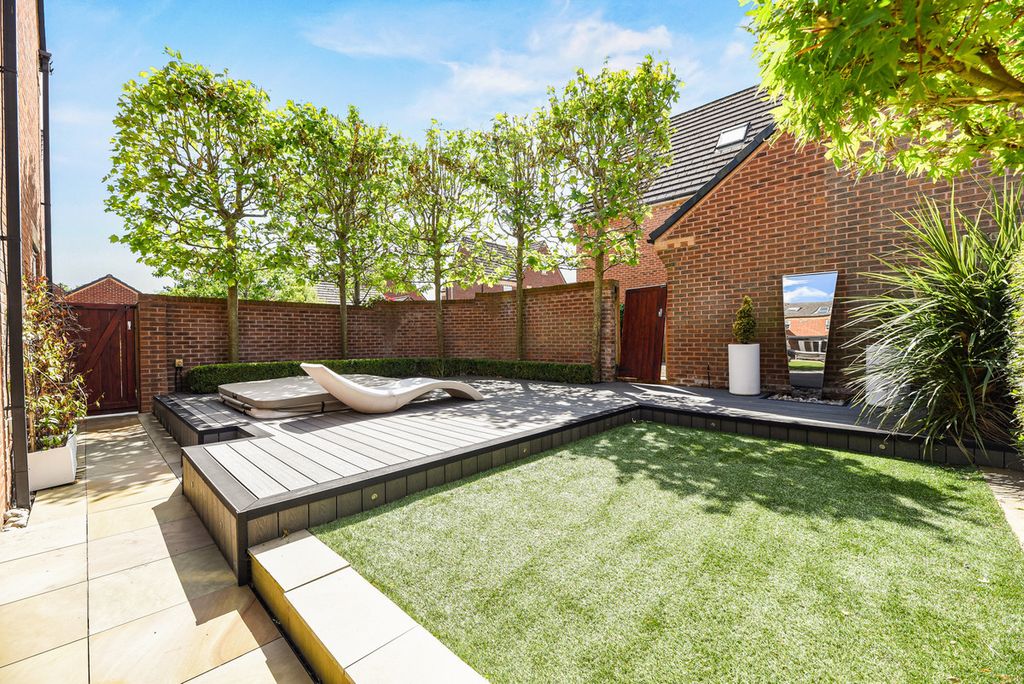 Property photo 2 of 20