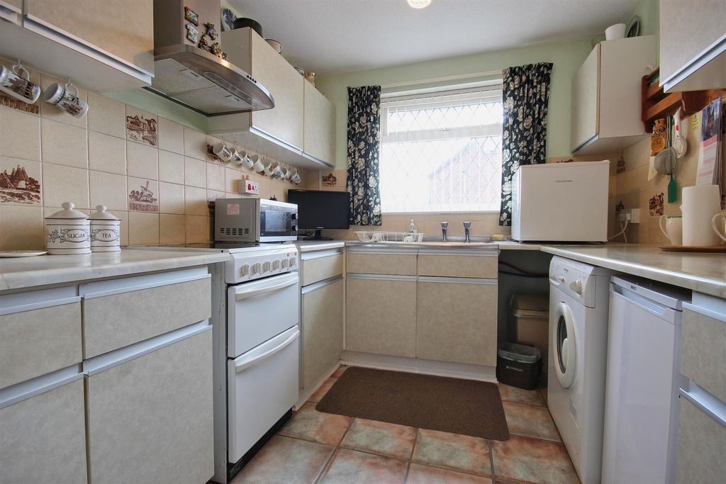 Property photo 3 of 15 Kitchen