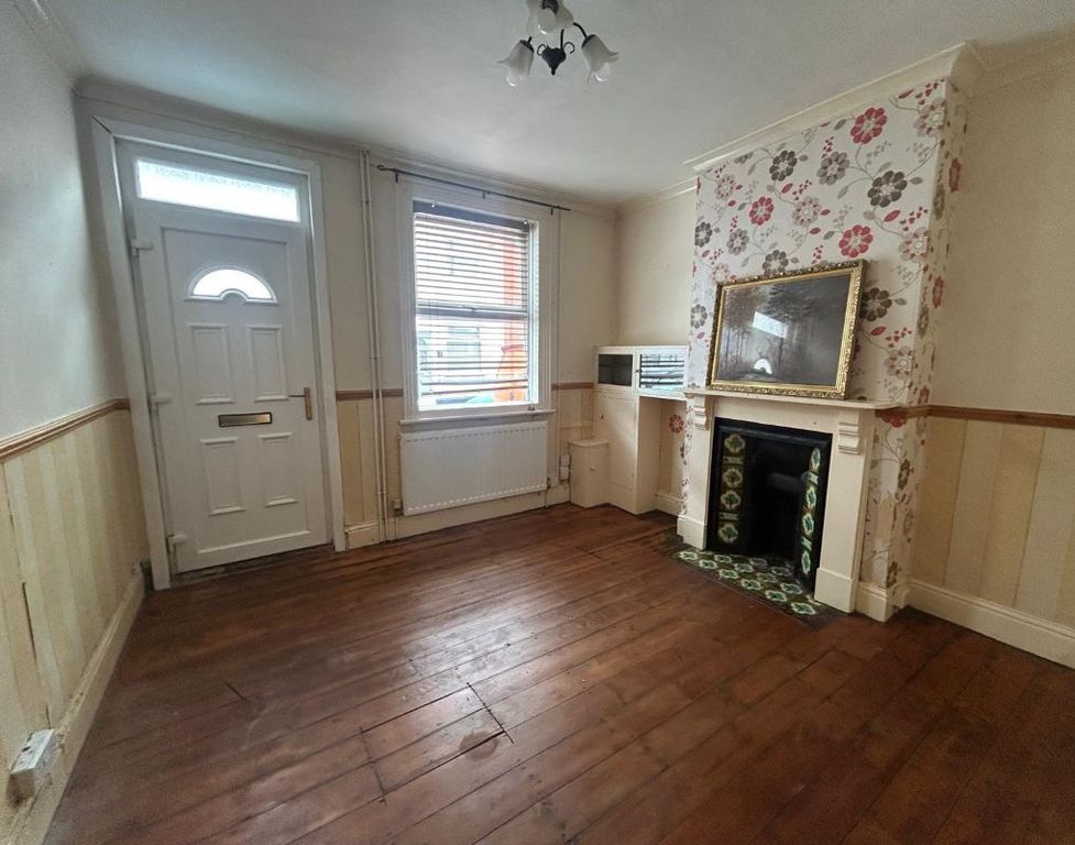 Property photo 2 of 8