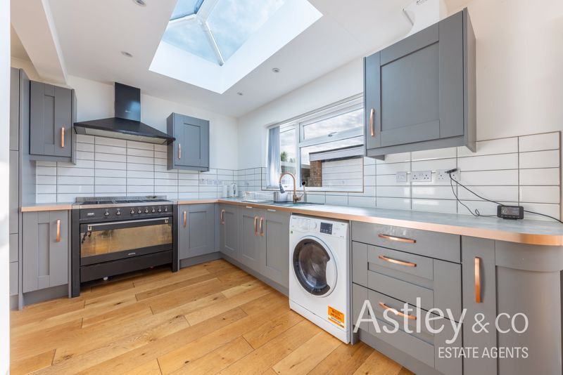 Property photo 2 of 18 Kitchen