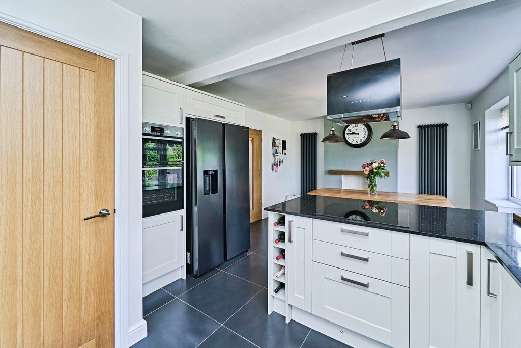 Property photo 3 of 18 Photo