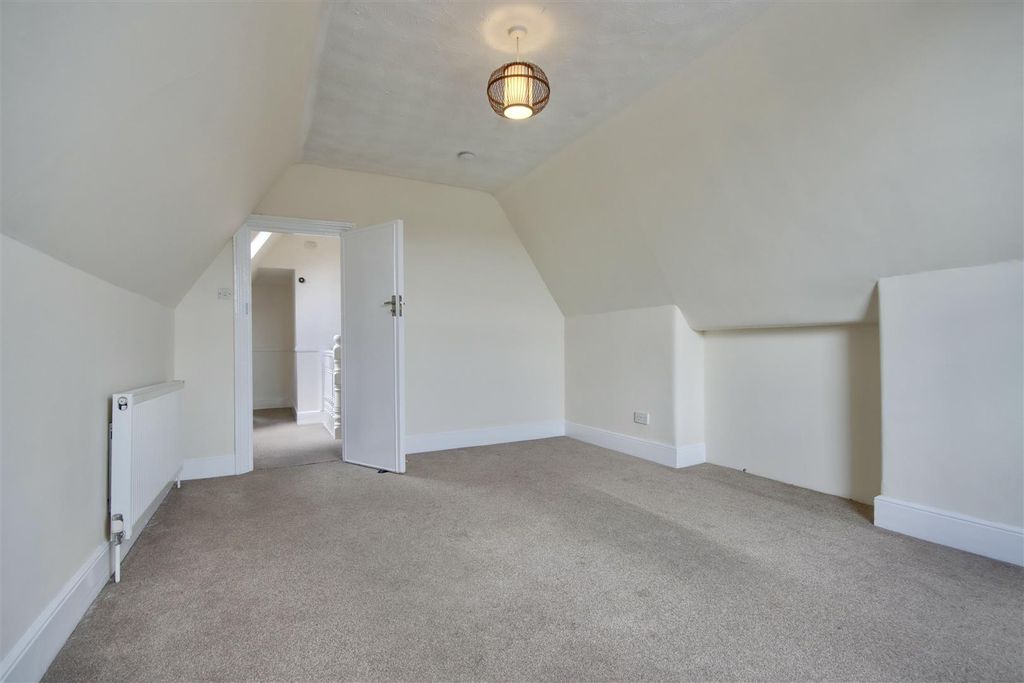 Property photo 3 of 11 7A77B68D-04Fe-459F-976D-A95A5929E2Bd_1_201_A.Jpeg