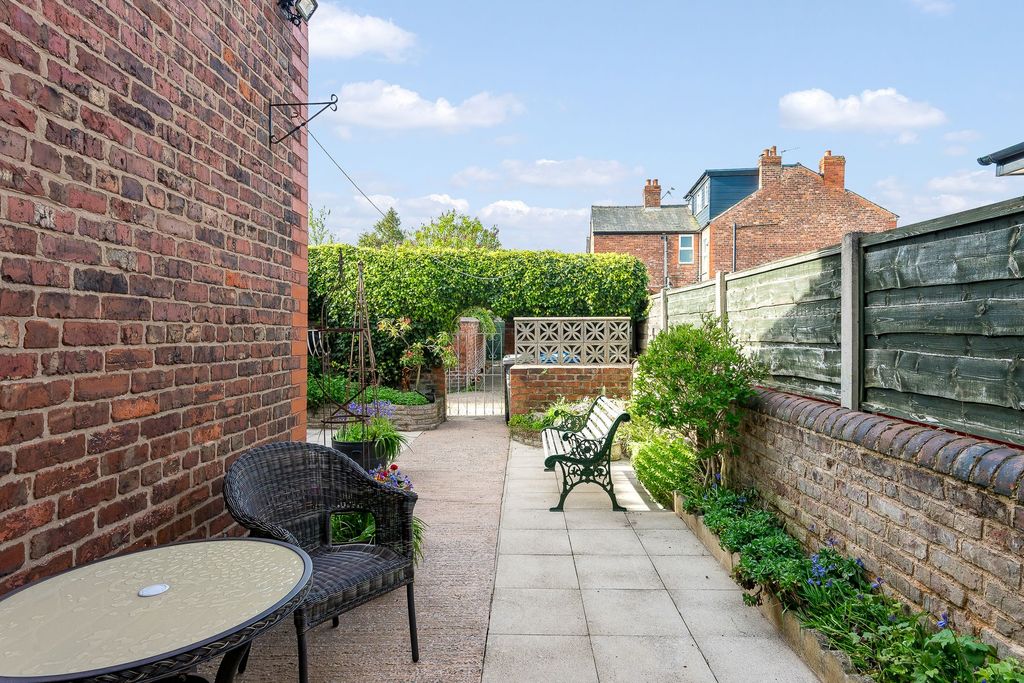 Property photo 2 of 38