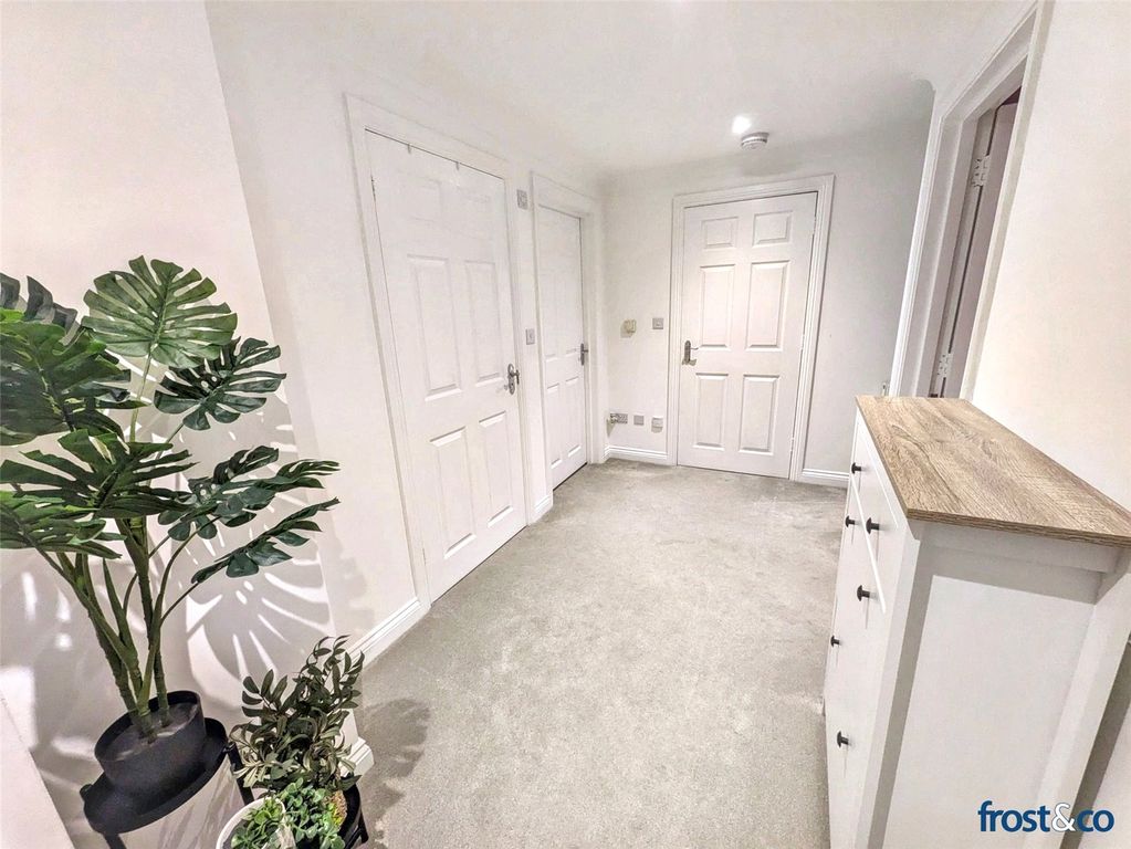 Property photo 2 of 9 Hallway