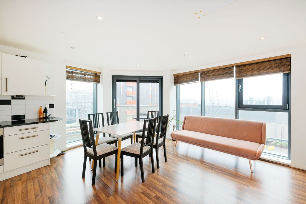 Property photo 3 of 14 Reception/Kitchen
