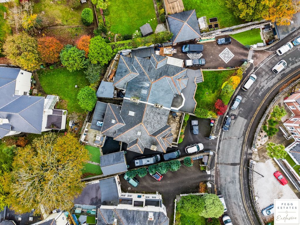 Property photo 2 of 41